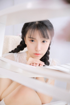 宁柔柔的小泬撑开到极致